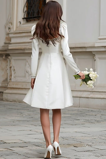 Robe trapèze en satin à encolure carrée ivoire